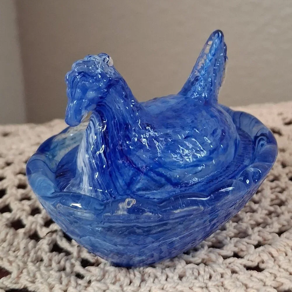 Blue Slag glass hen on a nest salt cellar - Picture 2 of 4